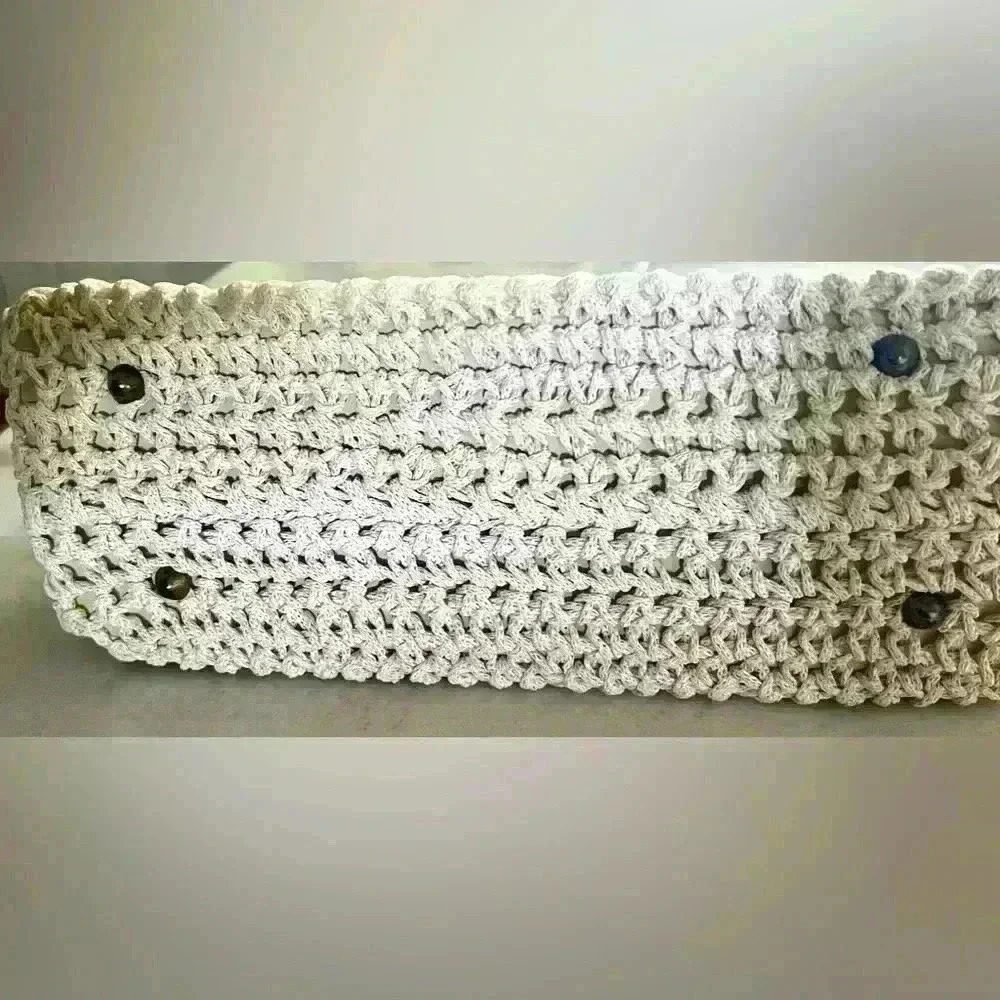 Vintage woven cream colored ladies handbag. - Picture 6 of 10